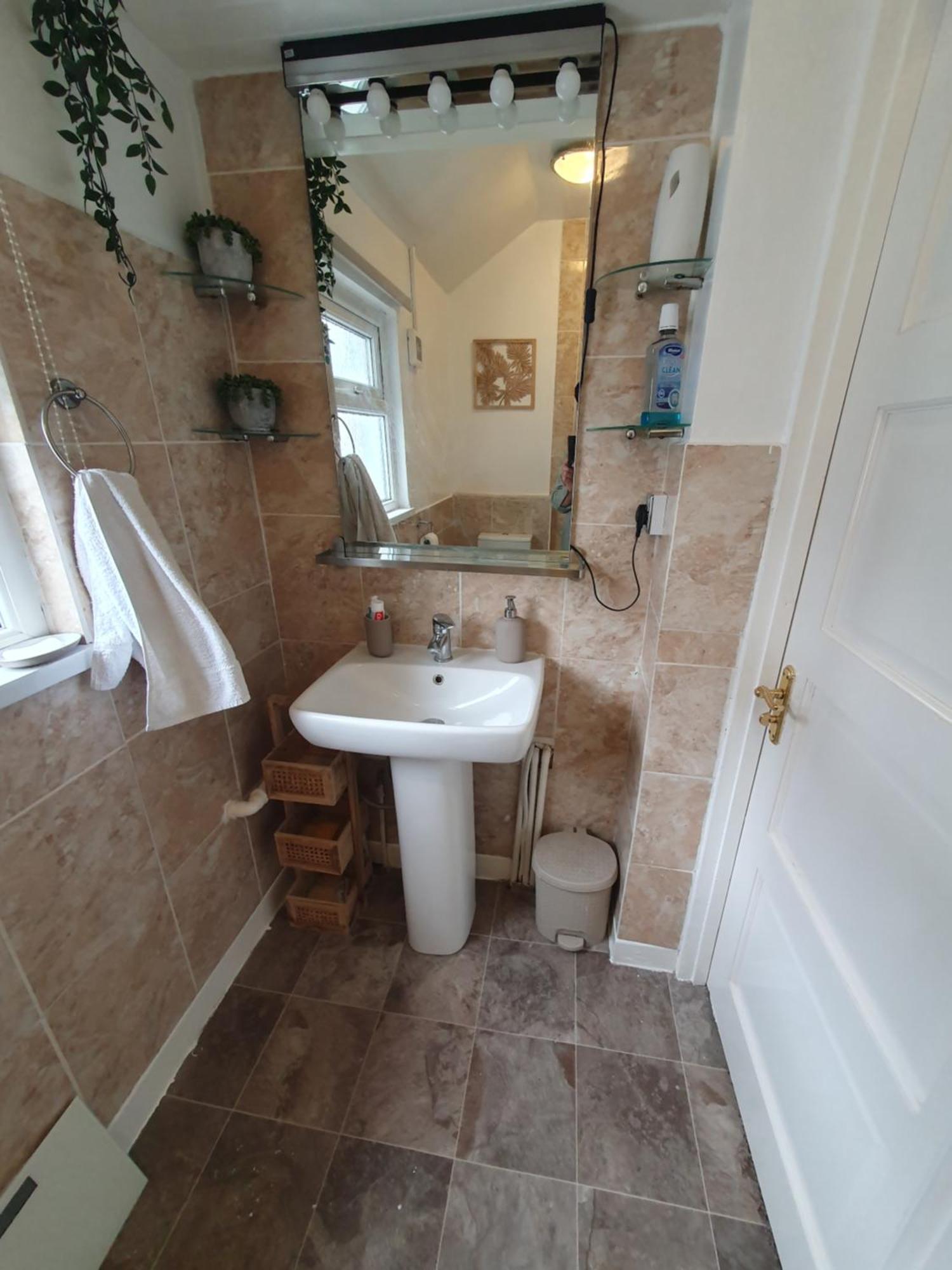 Private Luxury Double Room In Cardiff Eksteriør bilde